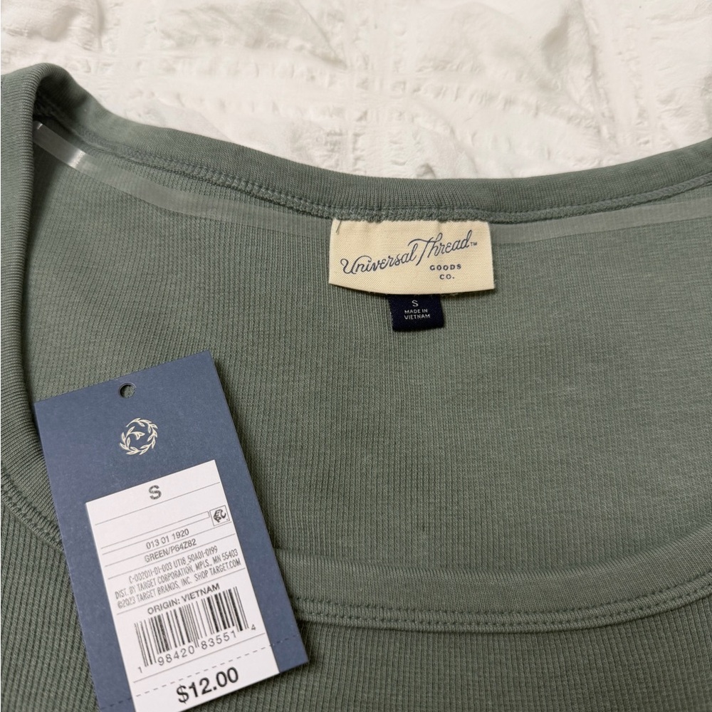 Universal Thread Green Top - Picture 2 of 3